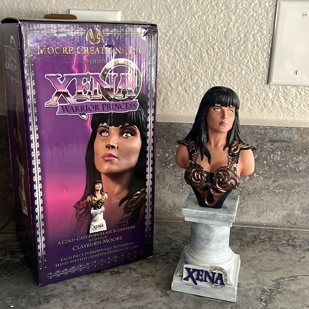 NIB XENA COLD CAST PORCELAIN STATUE - Picture 1 of 9